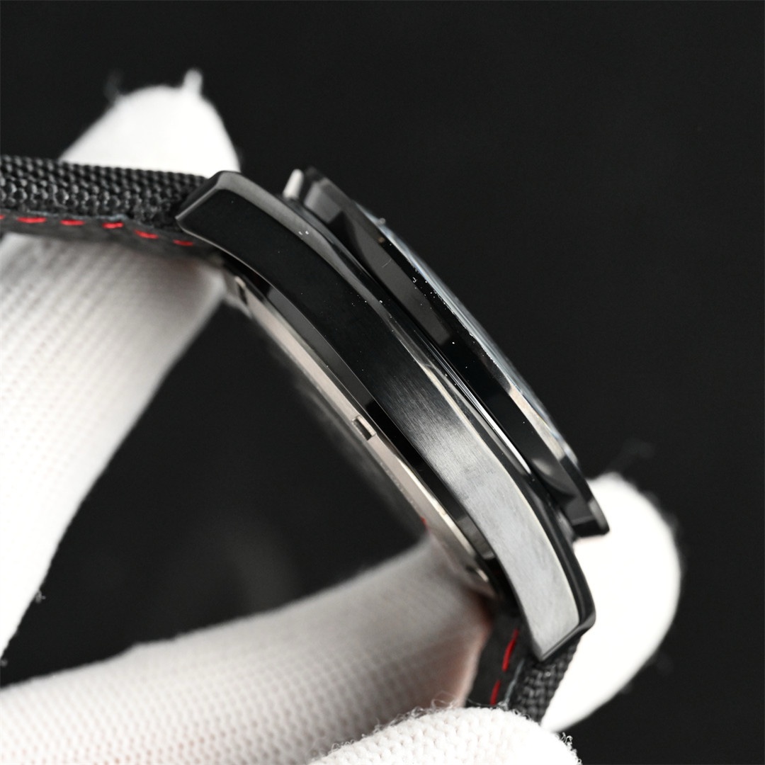 Omega Speedmaster Dark Side of the Moon - Image 4