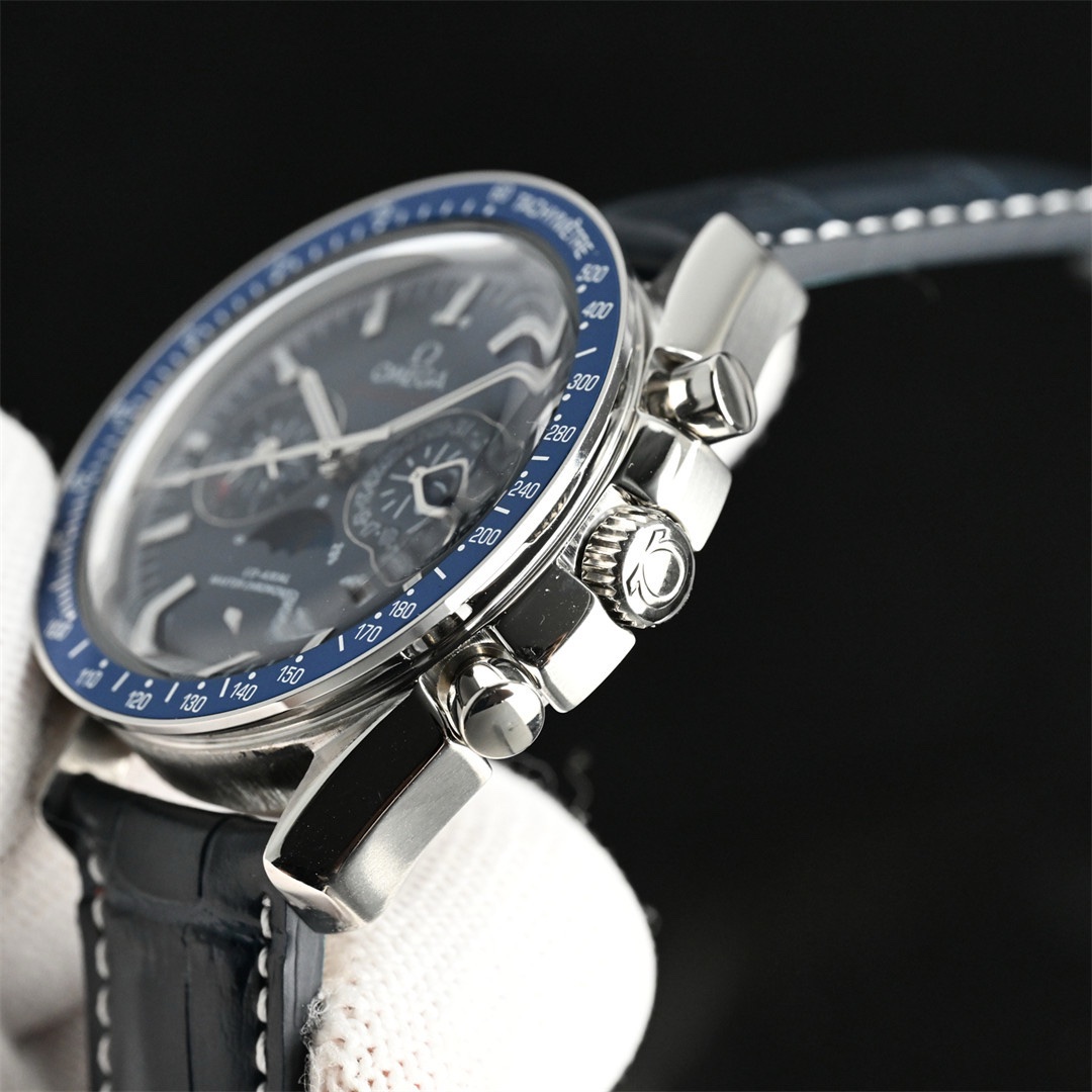 Omega Speedmaster Moonphase - Image 3