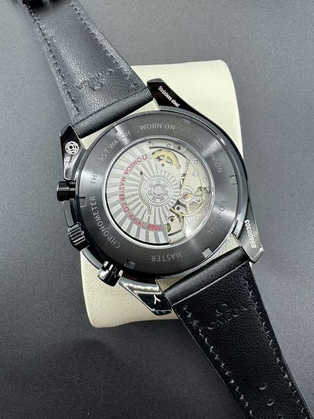 Omega Speedmaster Dark Side of the Moon - Image 4