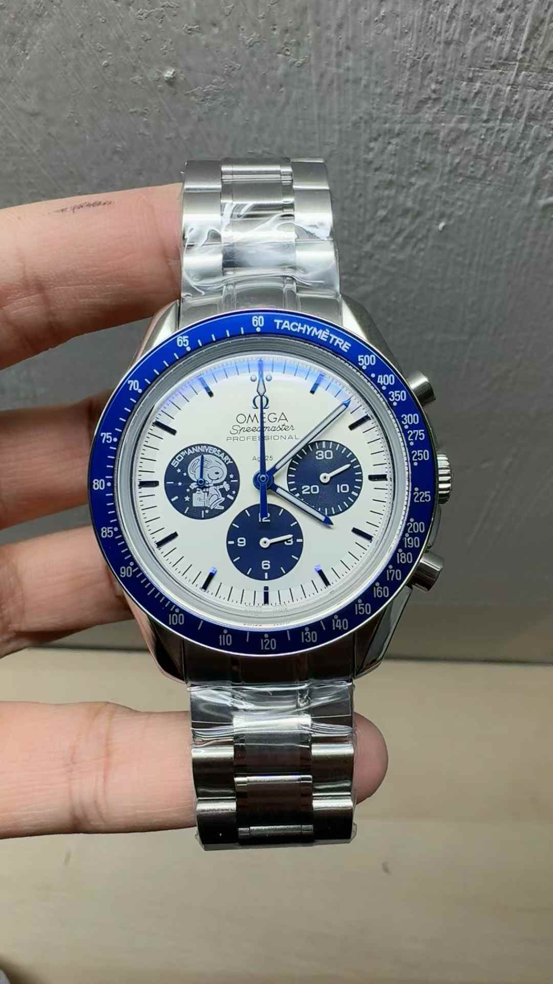 Omega Speedmaster snoopy