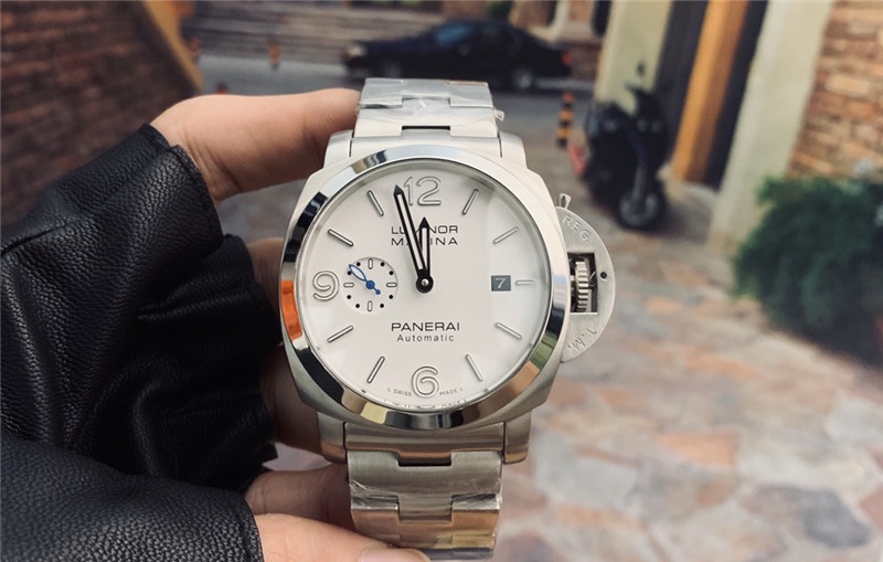 Panerai Luminor Marina white color