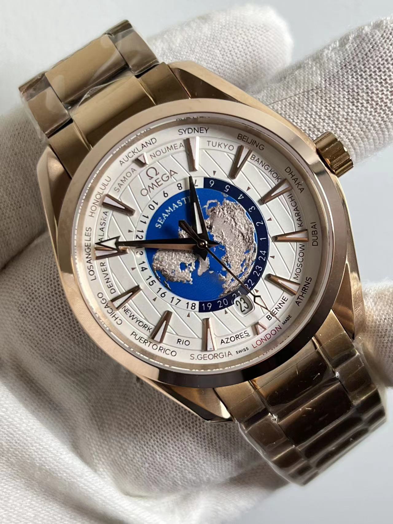 Omega Seamaster Aqua Terra GMT Worldtimer Rose Gold - Image 2